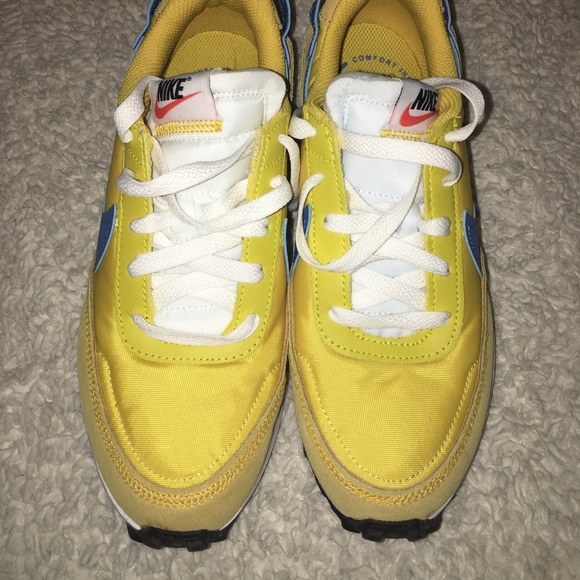 Nike - Picture 2 of 11